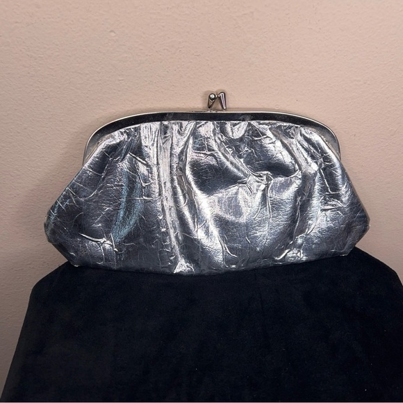 Vintage 1980s Silver Clutch Handbag Retro Shimmer Holiday Event Party Cocktail - Picture 2 of 6